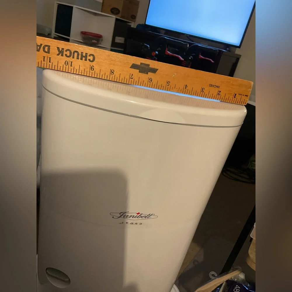 Janibell akord diaper pail.